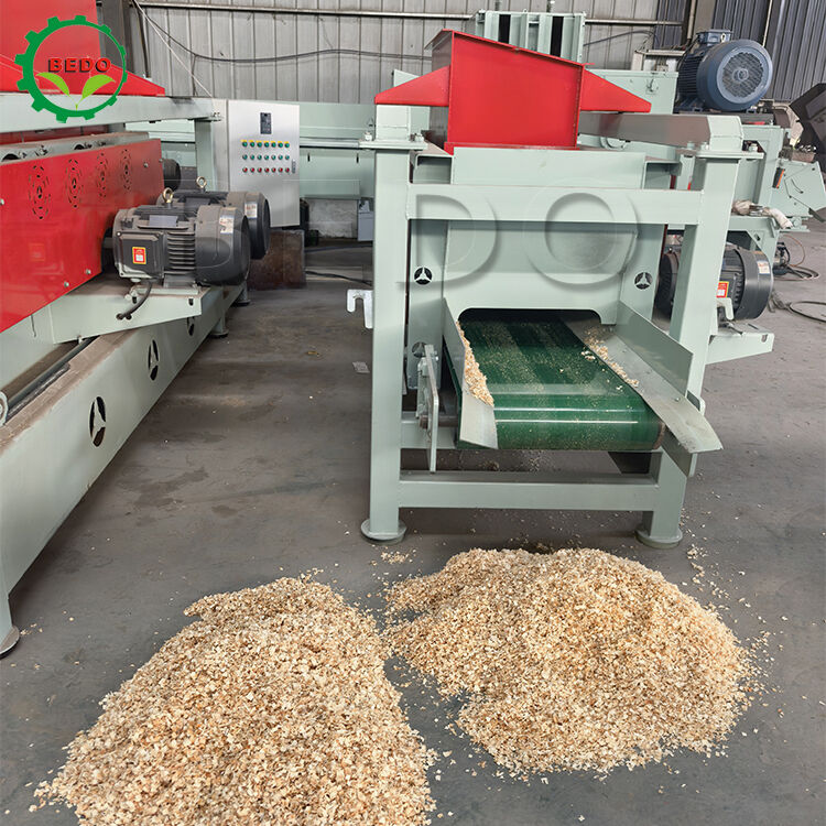 Holzspäne-Maschine 200 Stück Klingen 4kw Förderband 500x1000mm Zuführgröße Verarbeitungsanlage