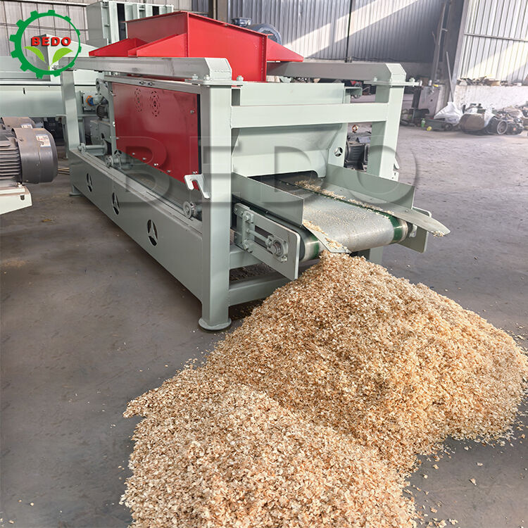 1-10mm Verstellbarer Ausgangsgröße Holzspaltmaschine mit 7,5 kW*4 Hauptwellenleistung und 800-1000 kg/h Kapazität