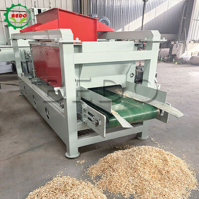 Maschine für Holzspäne aus Kohlenstoffstahl 1-2 mm Uniformspäne Automatische Holzabfallrecycling-Ausrüstung