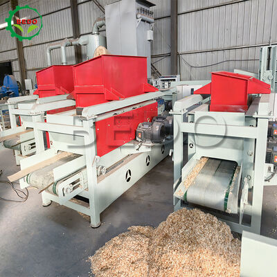 Holzspäne-Maschine 200 Stück Klingen 4kw Förderband 500x1000mm Zuführgröße Verarbeitungsanlage
